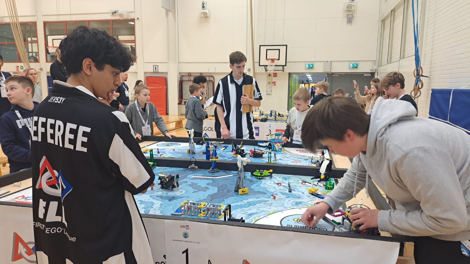 FLL competition photo 4