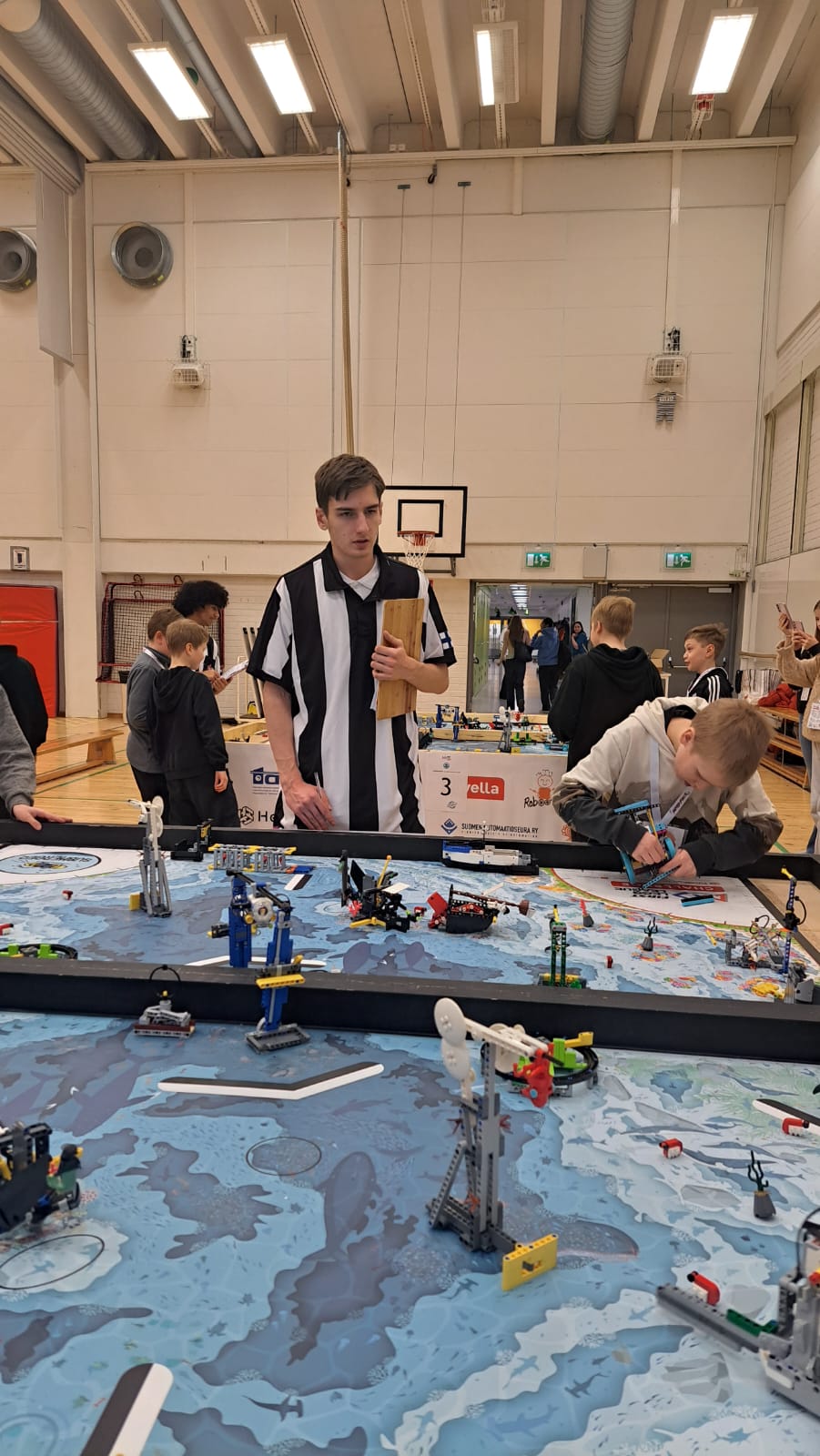 FLL competition photo 4
