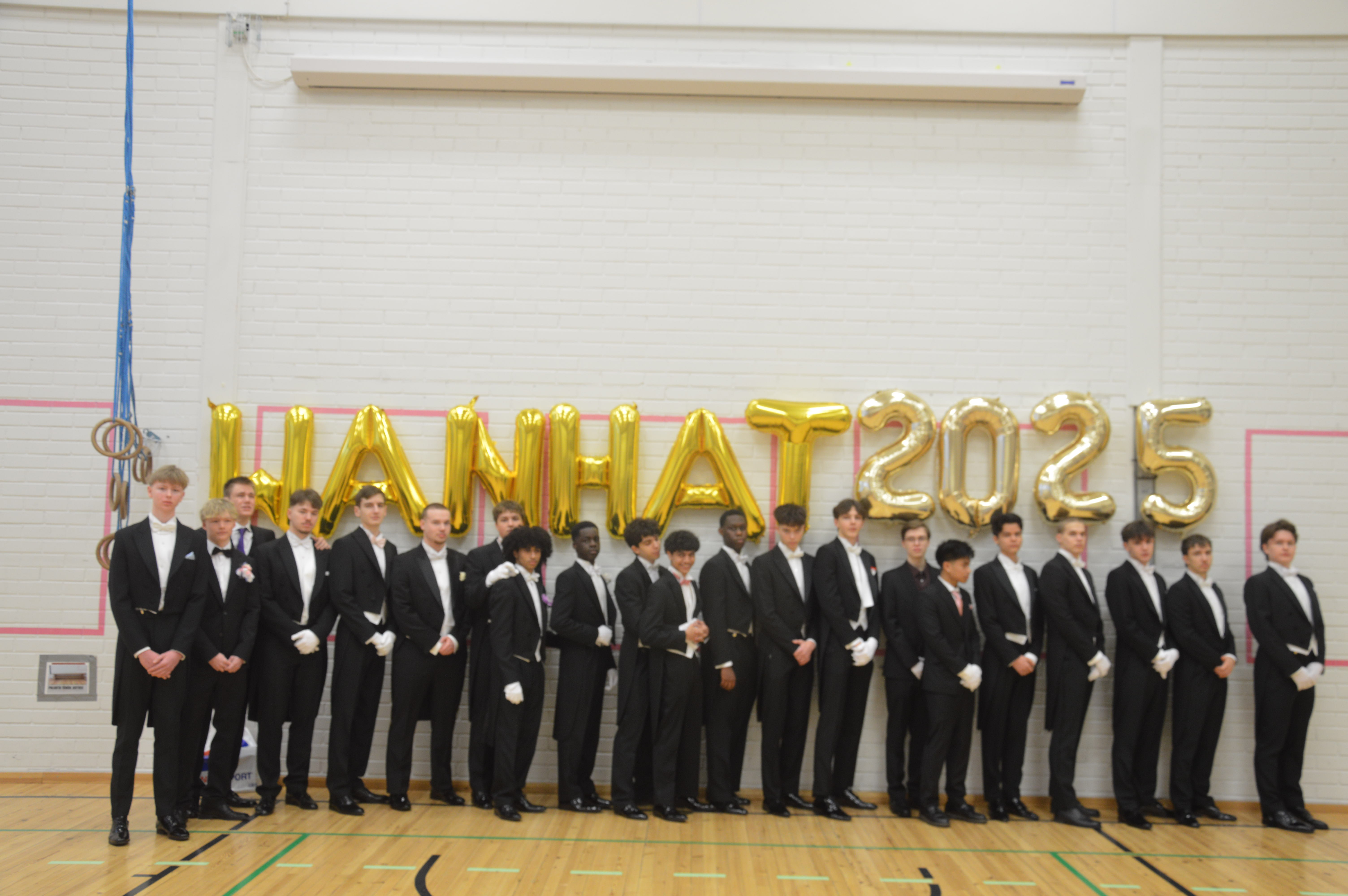 Finnish high school students dancing at Wanhat event